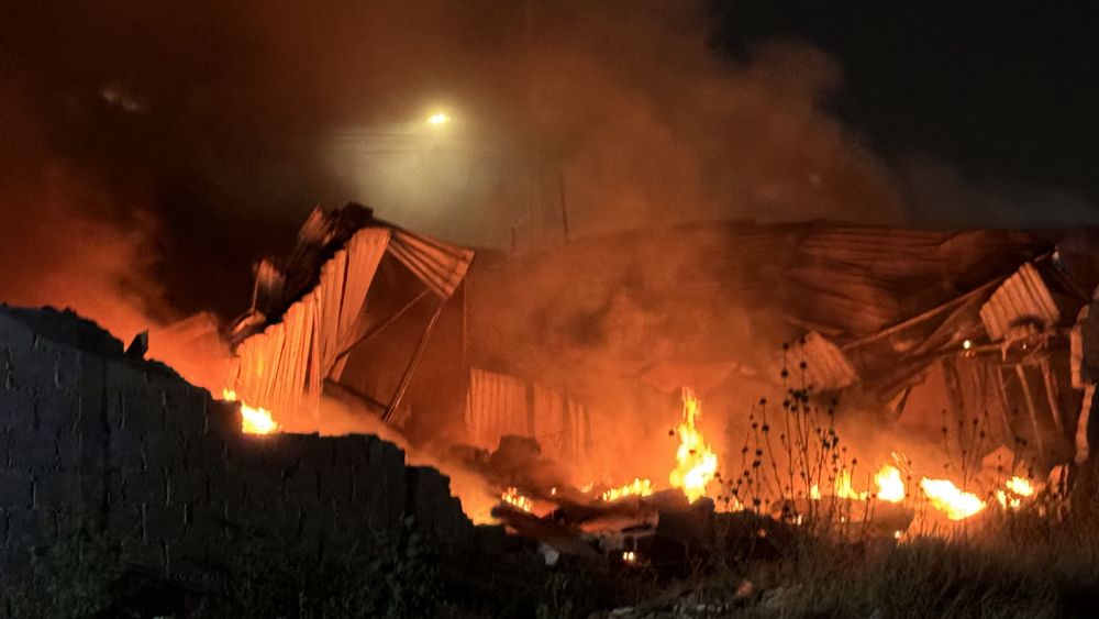 Incendio arrasa taller de resina en El Marqués.