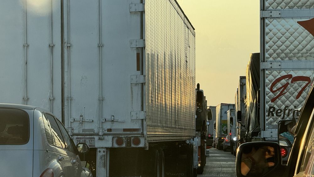 Persisten problemas de movilidad en la Autopista México-Querétaro.