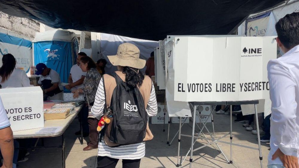 Quejas en casillas electorales de la capital ante demora en apertura.