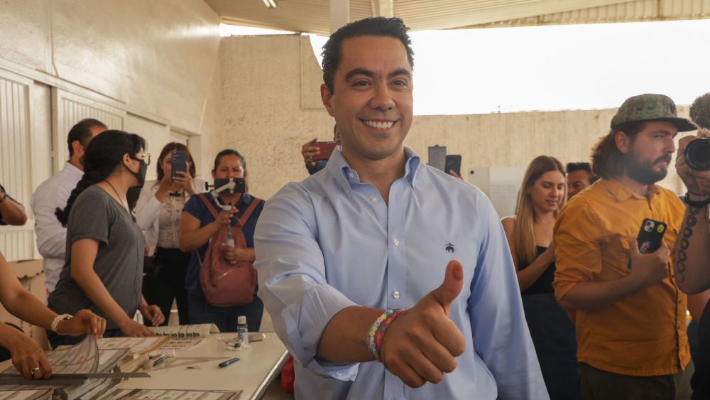 Felifer Macías Vota en Querétaro.