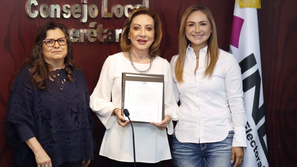 Lupita Murguía y Agustín Dorantes reciben constancia de mayoría como Senadores electos.