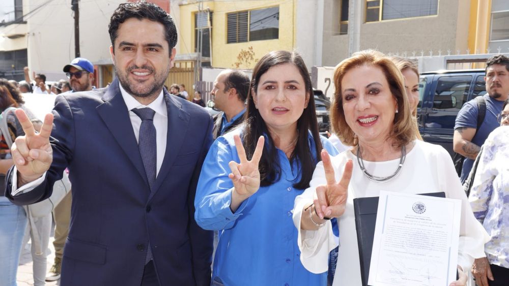 Lupita Murguía y Agustín Dorantes reciben constancia de mayoría como Senadores electos.