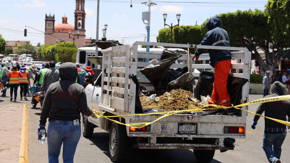 Personal de limpieza destaca en la Cabalgata de la Amistad.