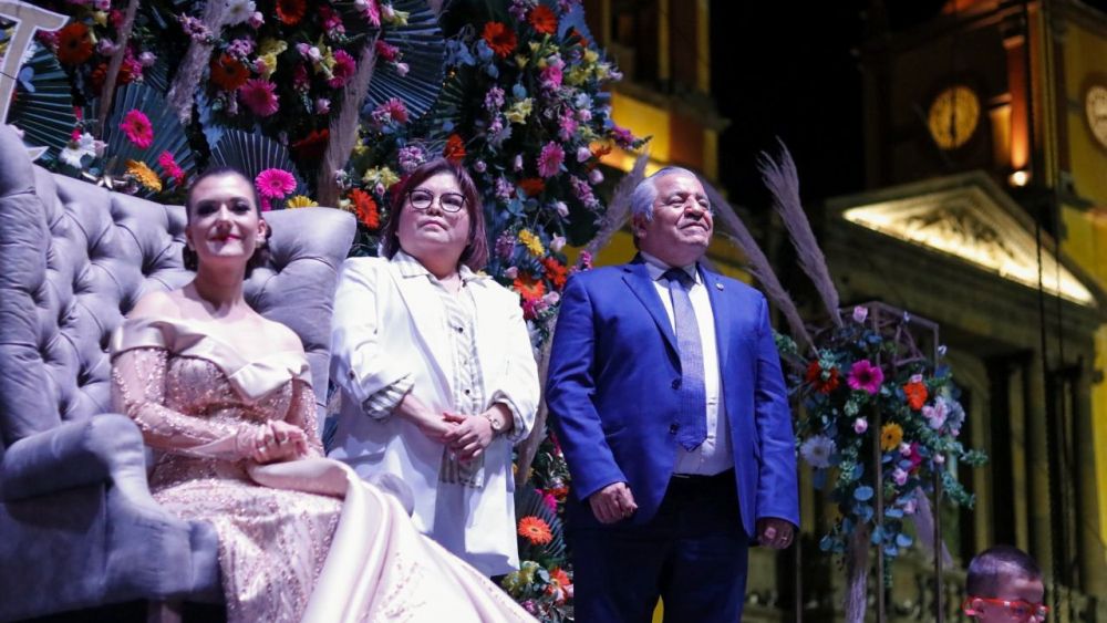 Coronación de Rosi I como reina de la Feria San Juan del Río 2024.