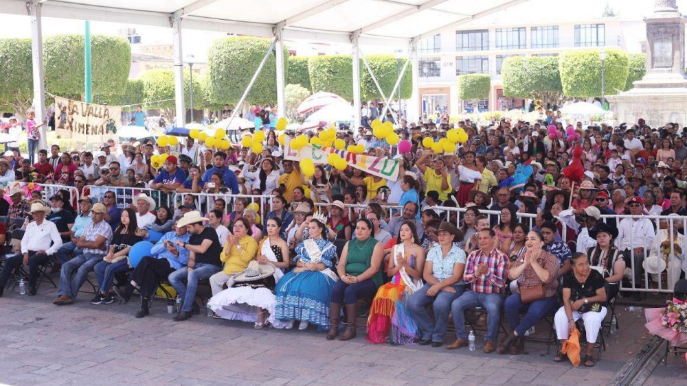 Arely Fernanda Ángeles, "Flor Más Bella del Campo" en San Juan del Río.