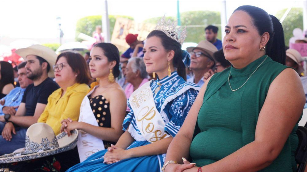 Arely Fernanda Ángeles, "Flor Más Bella del Campo" en San Juan del Río.