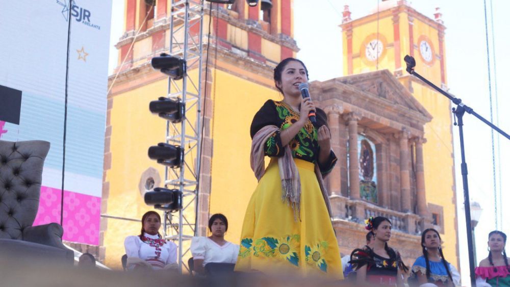 Arely Fernanda Ángeles, "Flor Más Bella del Campo" en San Juan del Río.