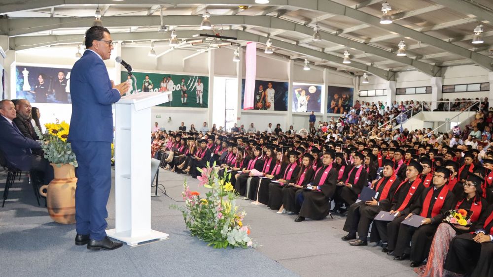 Exitosa graduación en la Universidad Tecnológica de San Juan del Río.