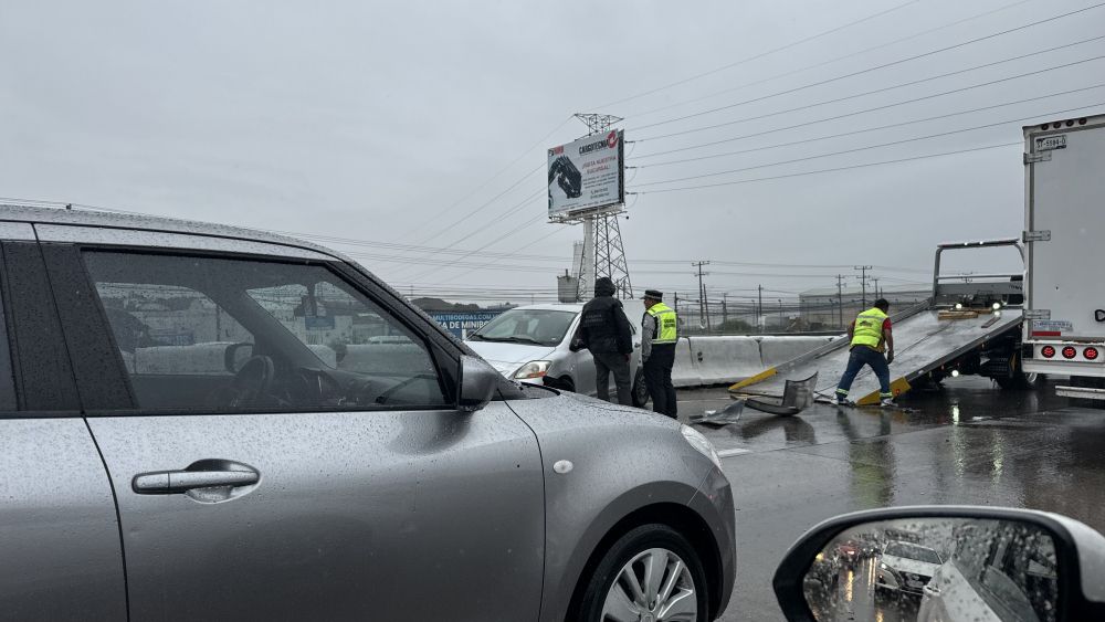 Incrementan accidentes en la Autopista México-Querétaro por lluvias.