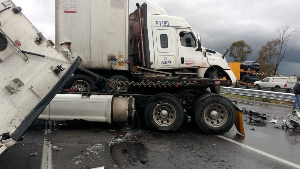 Fatal accidente en la Autopista México Querétaro deja tres muertos.