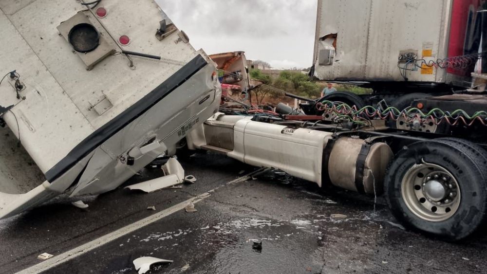 Fatal accidente en la Autopista México Querétaro deja tres muertos.