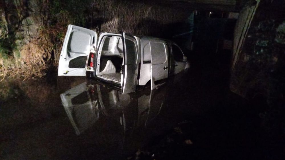 Inundación de puente afecta a San Francisco y Palma de Romero.