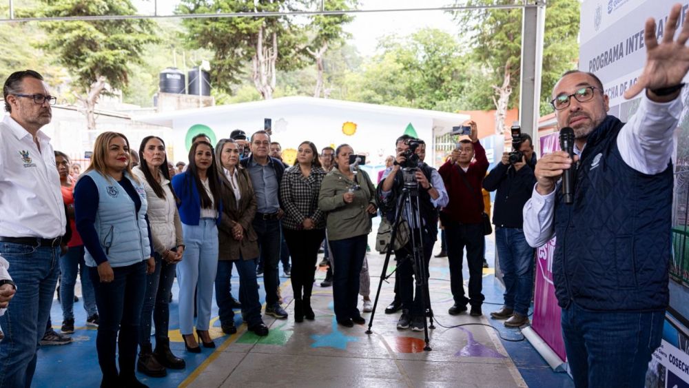 Mauricio Kuri entrega sistema de cosecha de agua de lluvia en Pinal de Amoles.