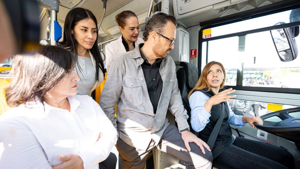 Mauricio Kuri resalta capacitación para mujeres en el transporte público.