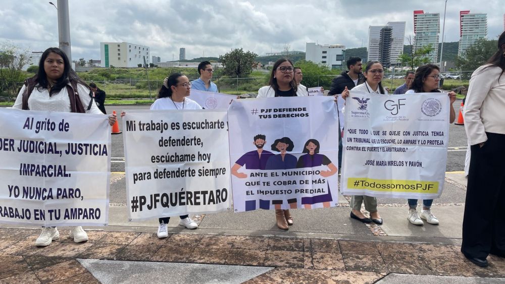 Se manifiestan en Querétaro ante reformas al poder judicial de la federación.