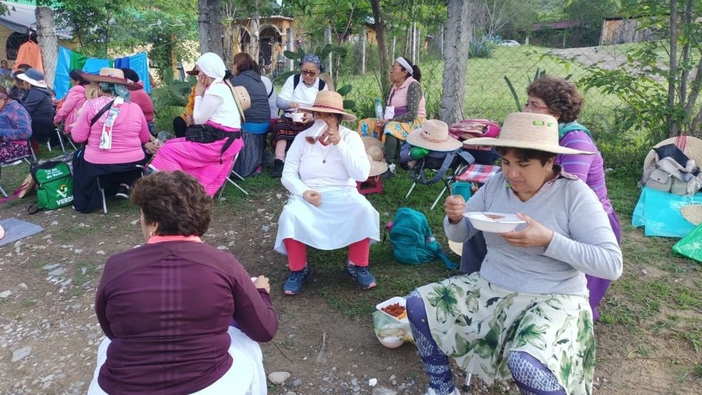 La fe y amor por la Virgen mueve a miles de mujeres al Tepeyac.