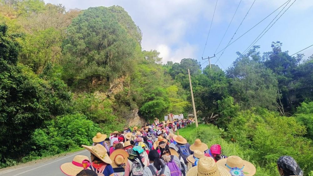 Fe bajo la lluvia; avanza Peregrinación de Neblinas al Tepeyac.