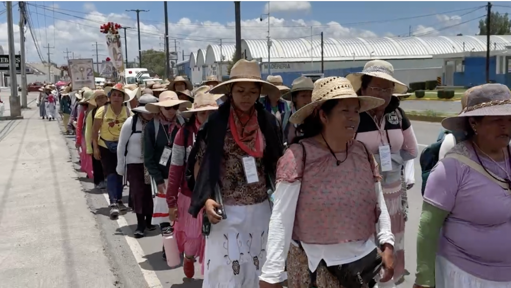 Peregrinación de mujeres llega a San Juan del Río sin incidentes.