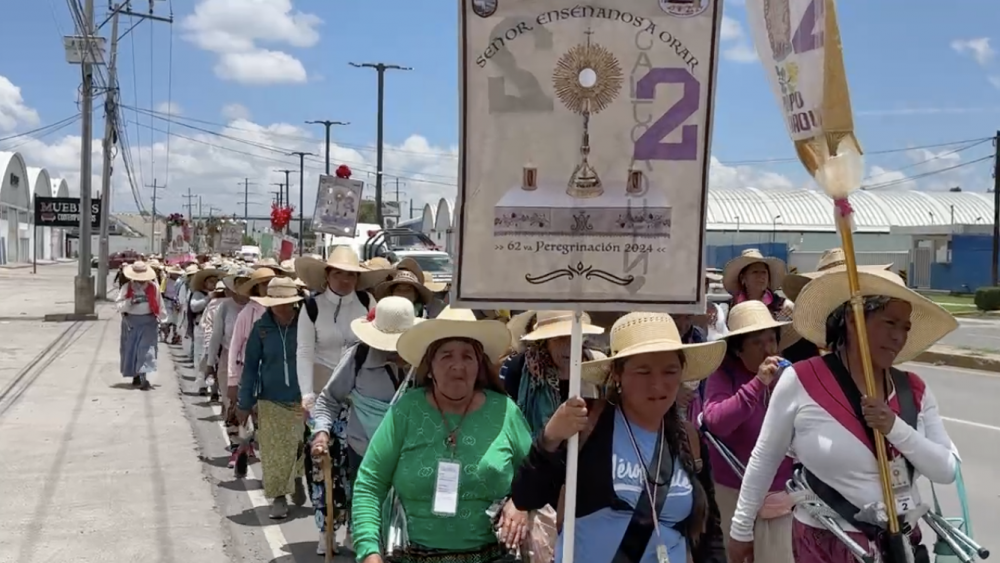 Peregrinación de mujeres llega a San Juan del Río sin incidentes.