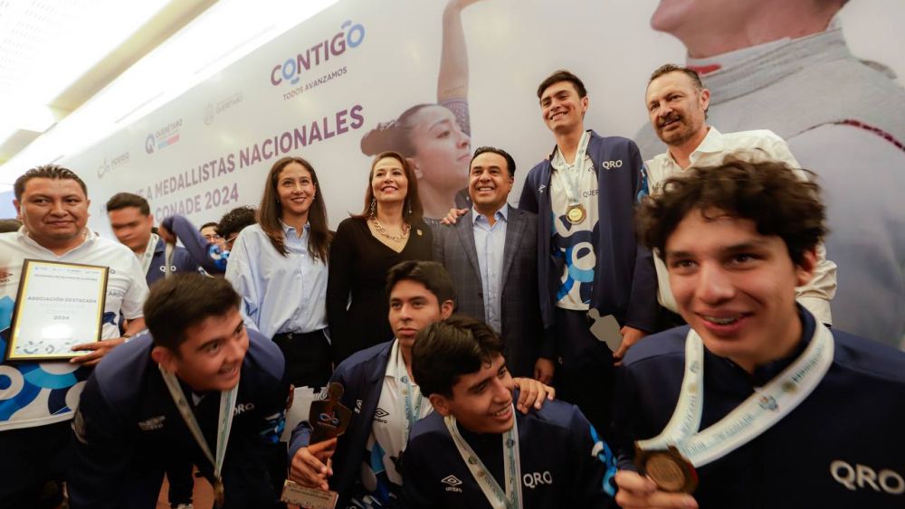 Luis Nava asiste a la inauguración de Centro de Salud en Querétaro.