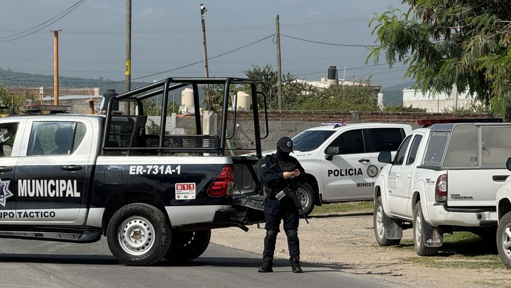 Fiscalía de la República catea inmueble en San Juan del Río.