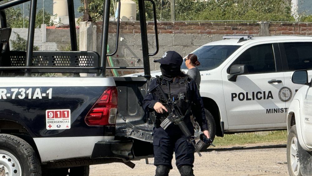 Fiscalía de la República catea inmueble en San Juan del Río.