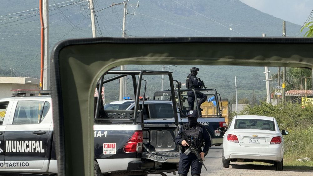 Fiscalía de la República catea inmueble en San Juan del Río.