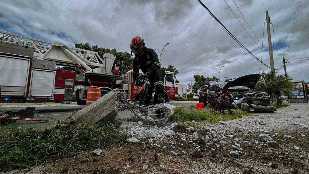 Protección Civil y cuerpos de emergencia atienden accidente vehicular en Querétaro Capital. Foto: Protección Civil del Municipio de Querétaro.