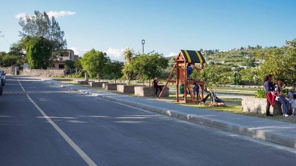 San Juan del Río impulsa infraestructura con rehabilitación de calle en Llanitos Palma de Romero.