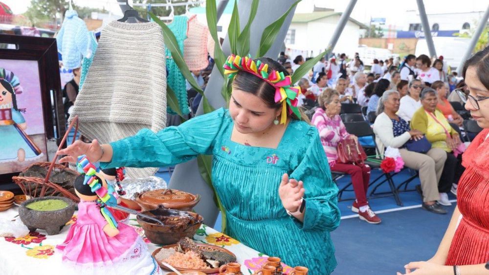 Car Herrera celebra encuentro de tradiciones con adultos mayores en San Juan del Río.