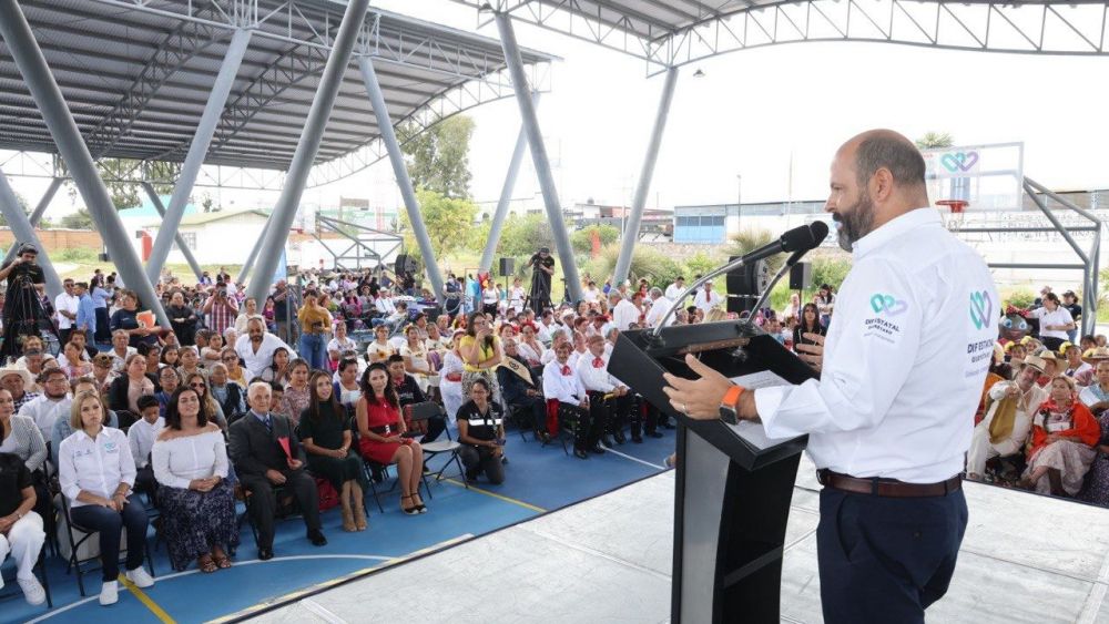 Car Herrera celebra encuentro de tradiciones con adultos mayores en San Juan del Río.