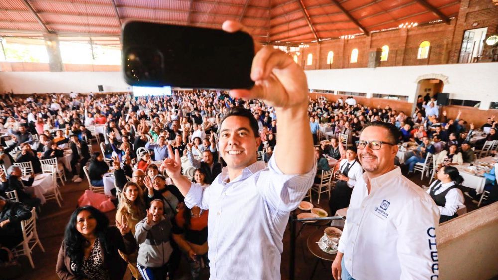 Macías celebra el triunfo del PAN en Querétaro.