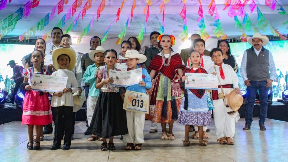 Celebran 3er Concurso Nacional de Huapango en Huichapan, Hidalgo.