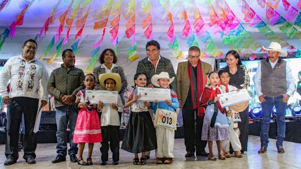 Celebran 3er Concurso Nacional de Huapango en Huichapan, Hidalgo.