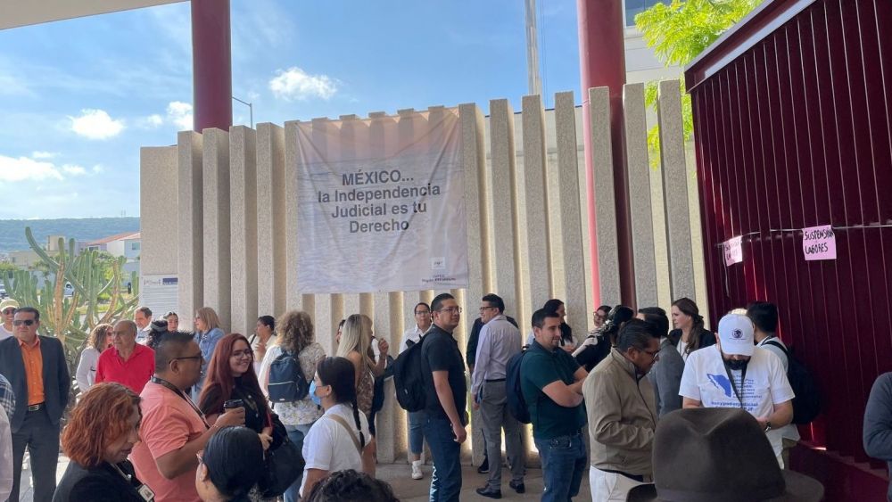 Trabajadores del Poder Judicial en Querétaro inician paro indefinido contra reforma judicial.