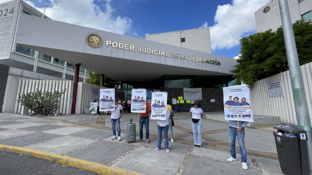 Trabajadores del Poder Judicial protestan en el Centro Histórico en contra de la Reforma Judicial.