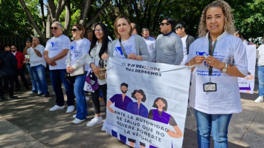 Trabajadores del Poder Judicial protestan en el Centro Histórico en contra de la Reforma Judicial.