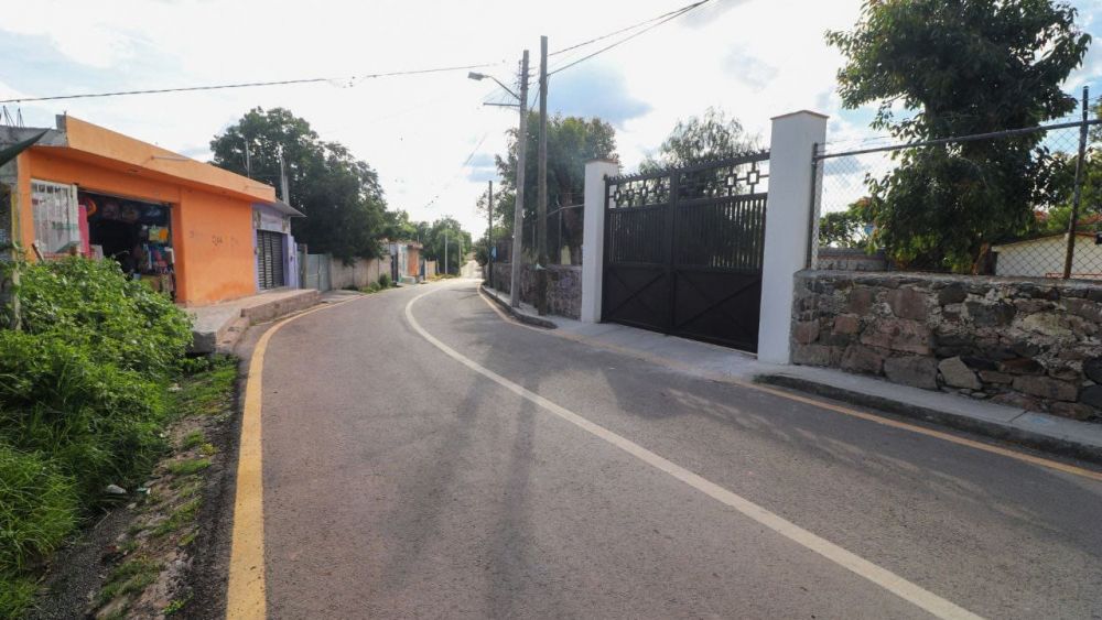 Roberto Cabrera inaugura rehabilitación de calle en San Sebastián de las Barrancas Sur.