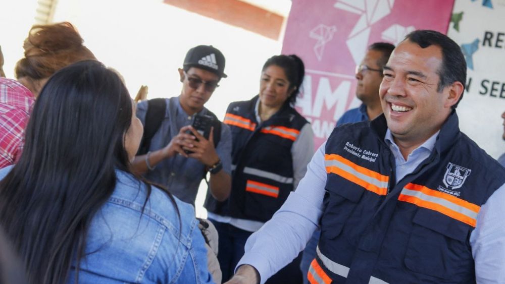 Roberto Cabrera inaugura rehabilitación de calle en San Sebastián de las Barrancas Sur.