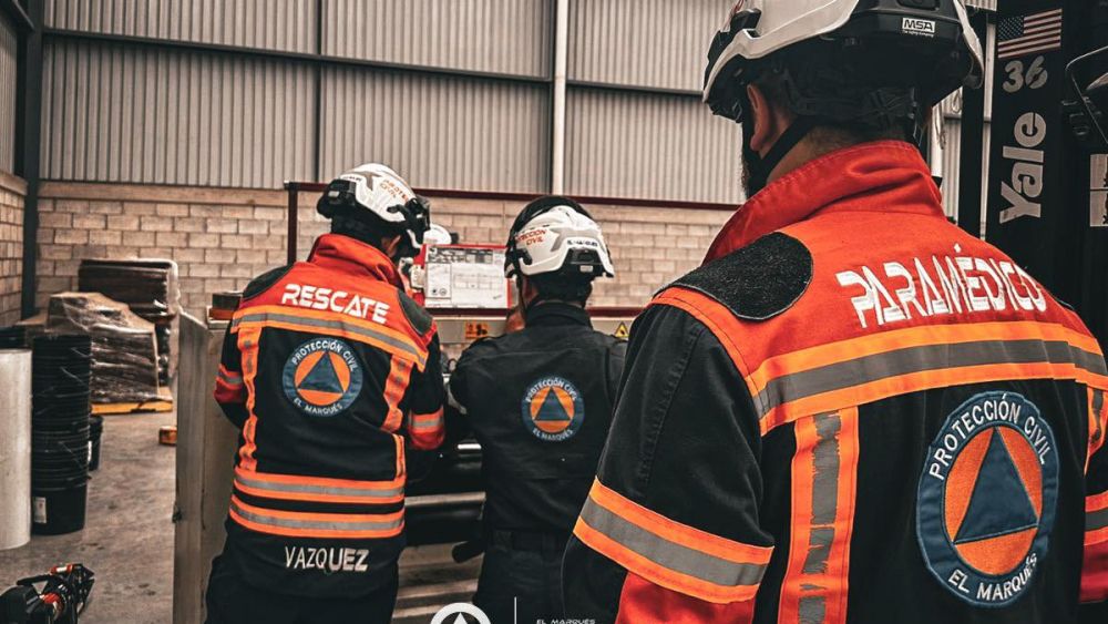 Protección Civil de El Marqués rescata a mujer atrapada en máquina industrial. Foto: Protección Civil El Marqués.