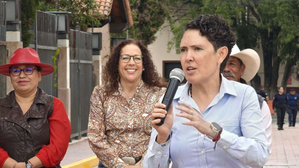 Alcaldesa entrega rehabilitación de la Calle del Estudiante en Polotitlán.