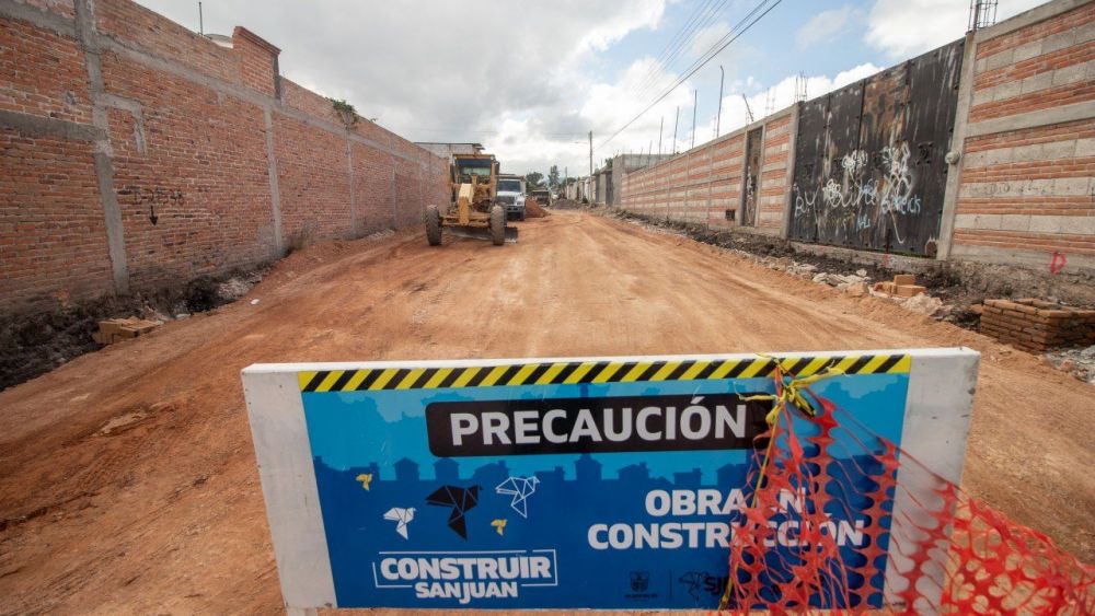 San Juan del Río avanza en la mejora de calles en Rancho de Enmedio.