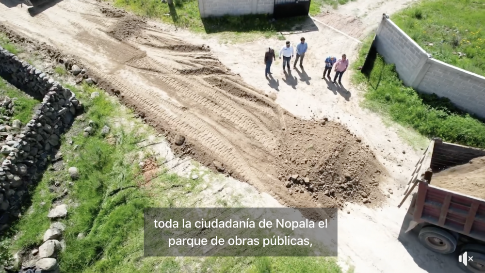 Nopala de Villagrán refuerza infraestructura con nuevo equipo para obras públicas.