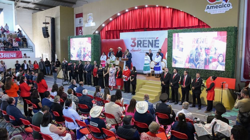 René Mejía Montoya rinde Tercer Informe de Gobierno en Amealco.