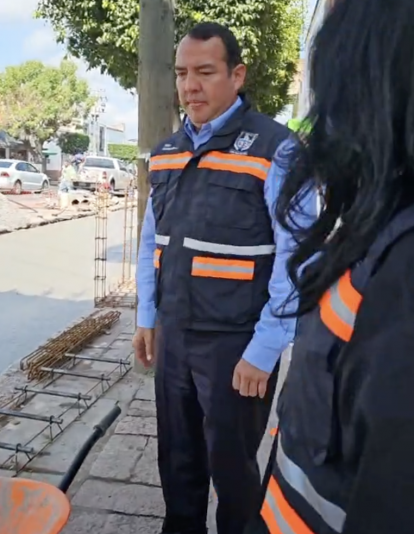 Roberto Cabrera supervisa avances en obra pública de Avenida Juárez en San Juan del Río.