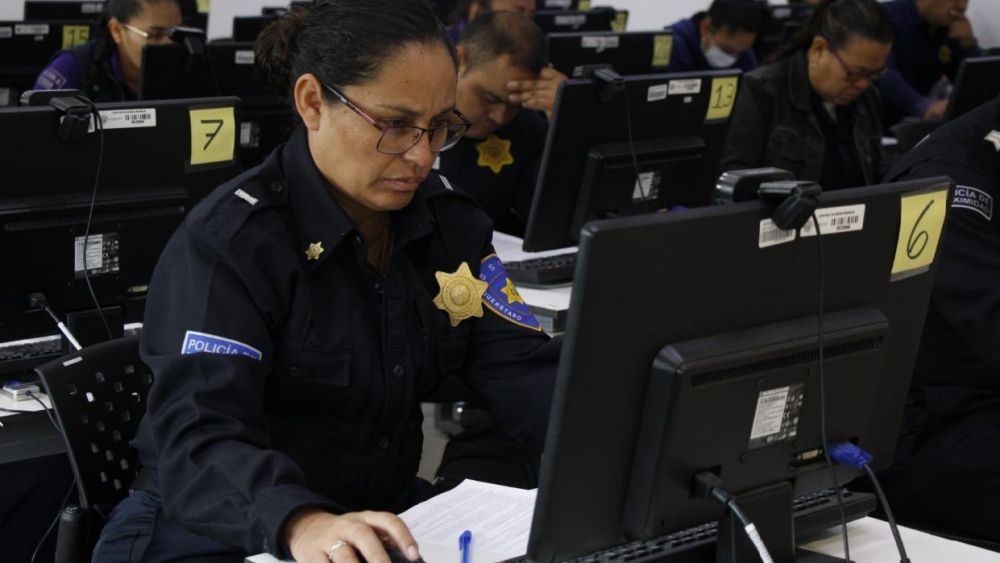 Egresados de TSU en Policía Preventivo de Querétaro podrán tramitar cédula estatal.