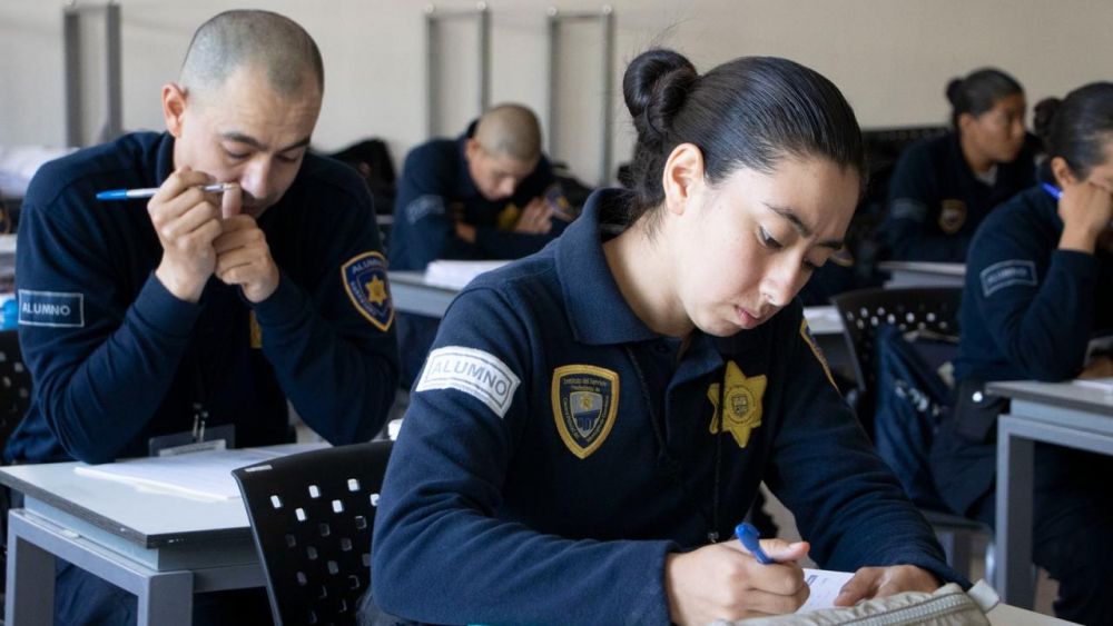 Egresados de TSU en Policía Preventivo de Querétaro podrán tramitar cédula estatal.