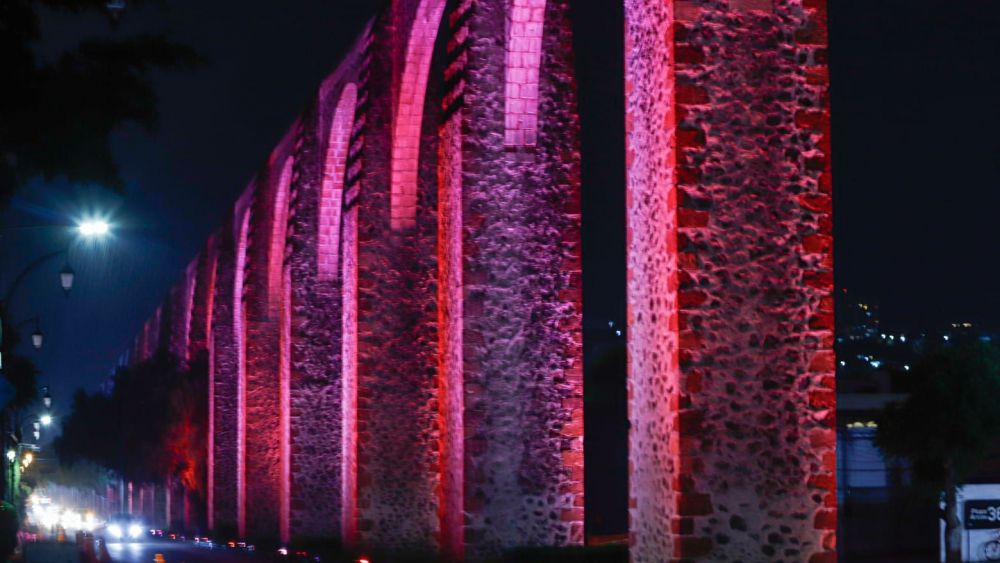 Luis Nava enciende Los Arcos de Querétaro con iluminación de vanguardia.