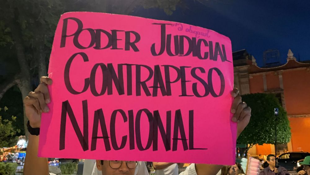 Trabajadores del Poder Judicial protestan contra la Reforma Judicial en Querétaro.