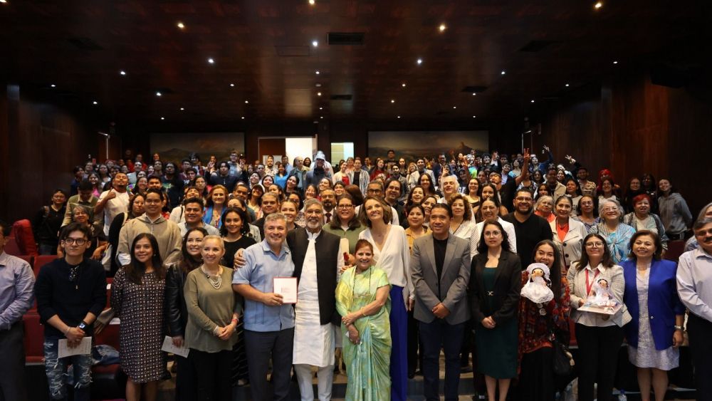 Kailash Satyarthi impulsa una cultura de paz y educación en el Hay Festival Querétaro 2024.